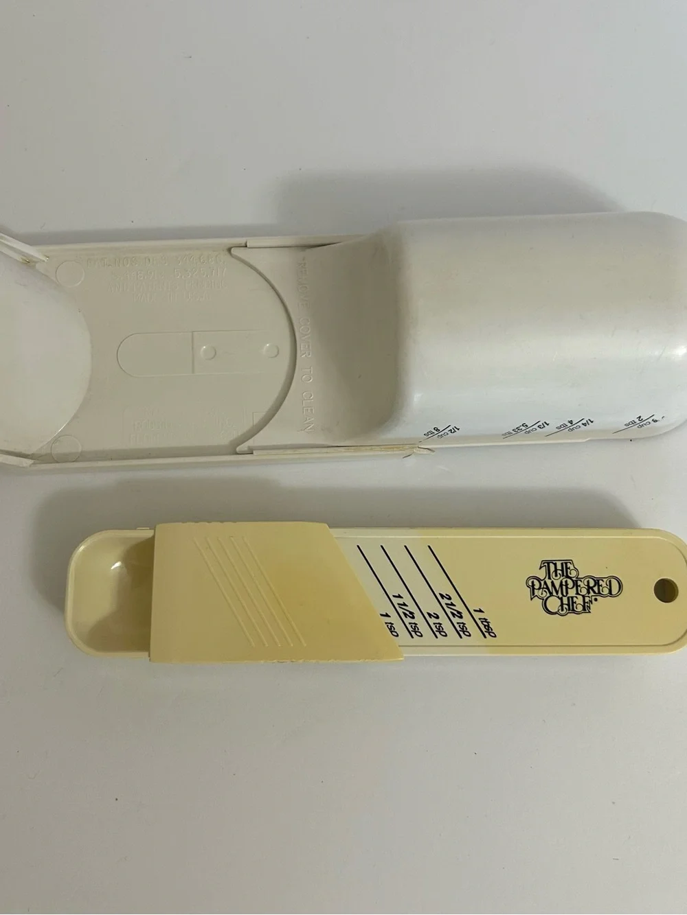 Pampered Chef - lot of 2 measuring spoons